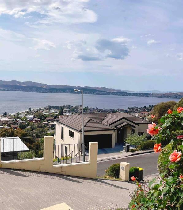 Villa Millions View - Hobart à Sandy Bay Extérieur photo